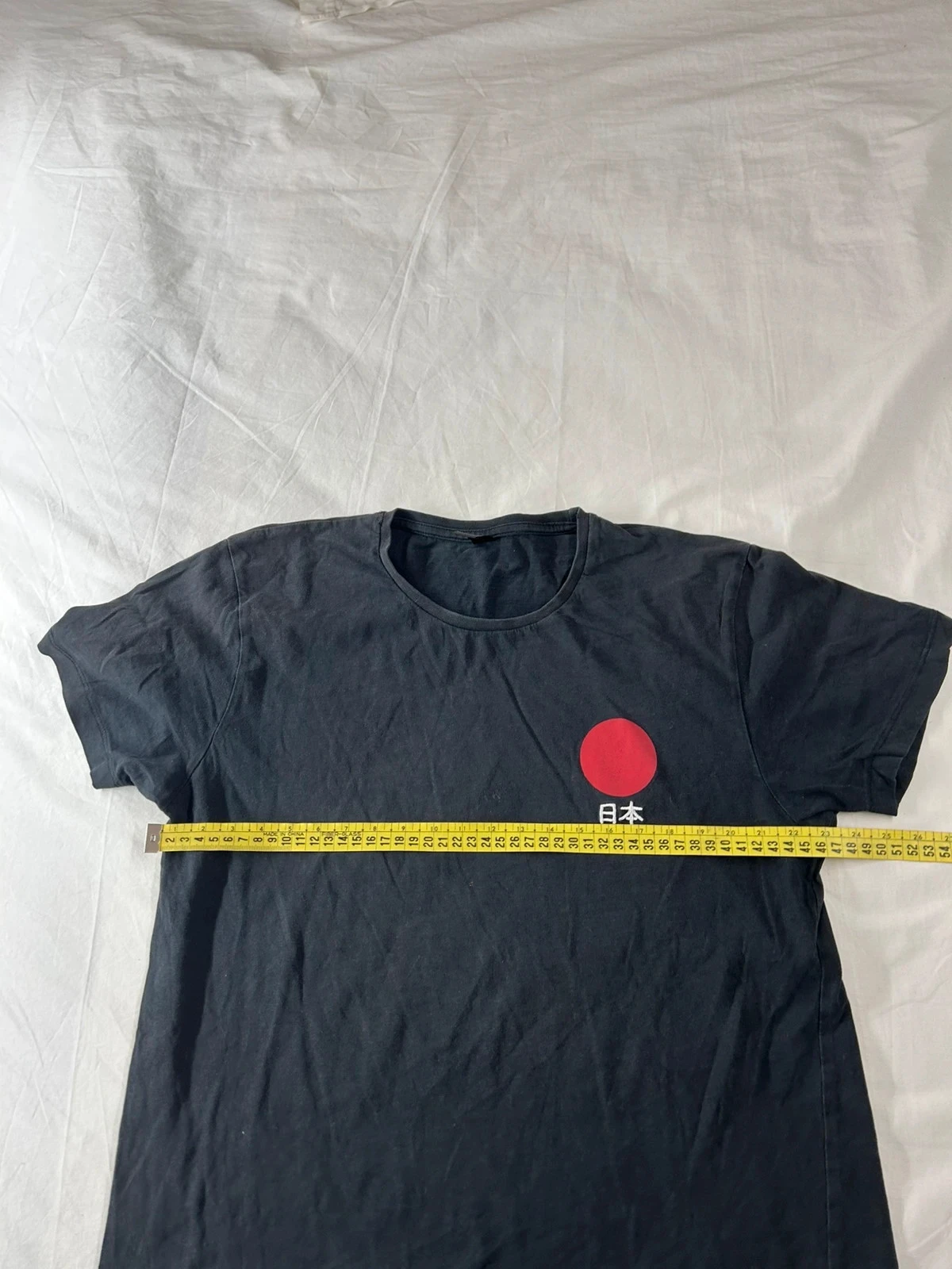 T-shirt preto com estampa vermelha vintage – photo 7